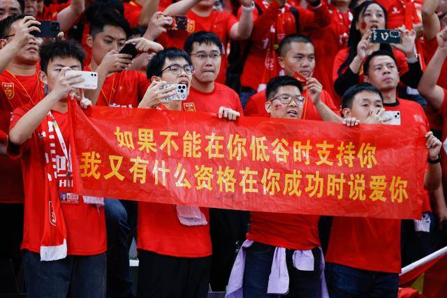 半场-施洛克弧线球国安小将敢打敢拼 暂0-1落后